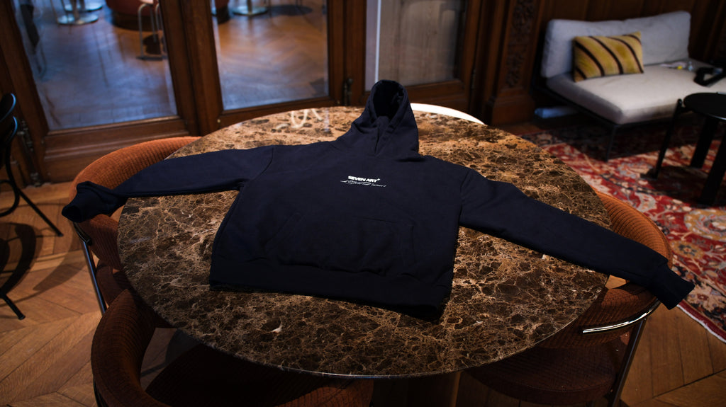 Pull "L'Art D'aimer Discretement"